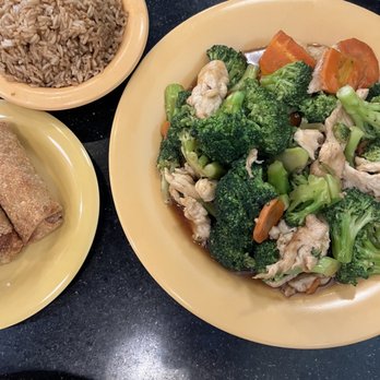 Moon Wok - Broccoli chicken - Chinese Near Me - Cedar Hill, Texas
