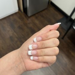 Luxury Nails & Spa - Tom did such an amazing job, second time here with him and he never disappoints! Takes his time to make sure everything is done correctly.