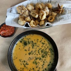 Union Tavern - Mussel Chowder Soup and Fried Calamari