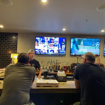 Toss Pizzeria & Pub - bar at toss - Pizza Near Me - Austin, Texas Toss Pizzeria & Pub - bar at toss - Pizza Near Me - Austin, Texas