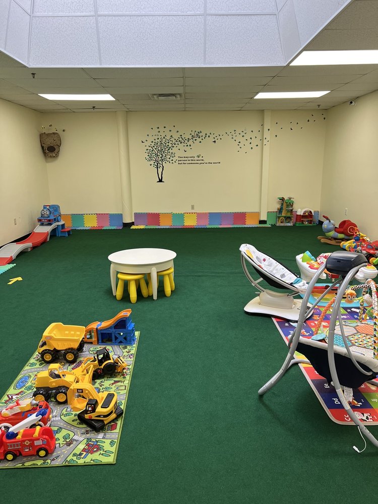 Let's Bee Kids PlayCenter Logo