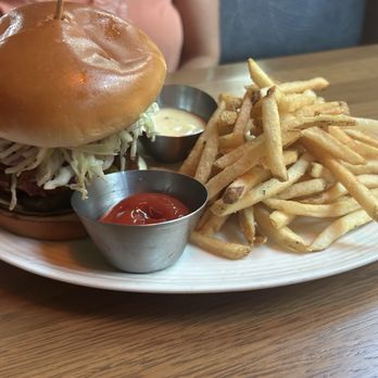 Earls Kitchen + Bar - Nashville, hot chicken sandwich - New American Near Me - Fort Lauderdale, Florida