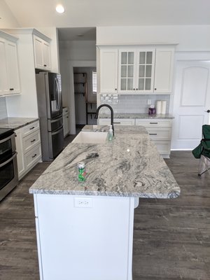 Modern Kitchen Remodel - This was a complete kitchen remodeled designed by Todd Perkins. The project included installing new cabinets, granite countertops, and backsplash.