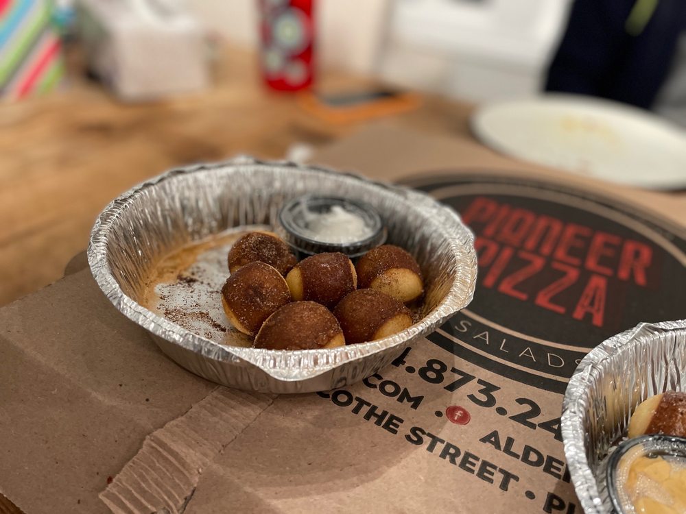 PIONEER PIZZA with photos Updated August 2024 36 Photos & 42 Reviews 132 N Chillicothe St