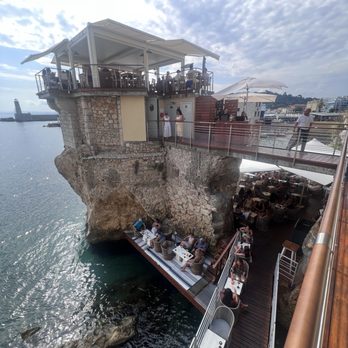 Le Plongeoir - A couple dining areas - Mediterranean Near Me - Nice, 06