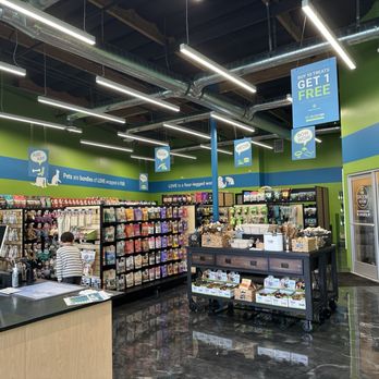 Pet Evolution - Very clean, well lit, and organized store - Pet Groomers Near Me - Aliso Viejo, California