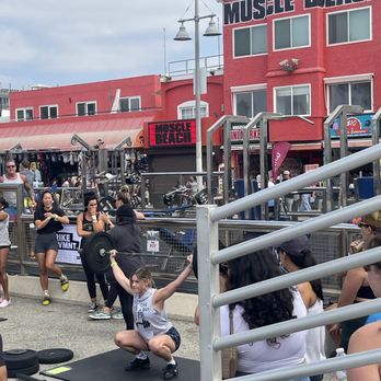 Venice Statepark - Women weightlifting - Beaches Near Me - Venice, California