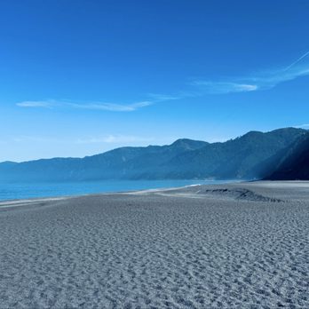 Black Sands Beach - Beaches Near Me - Whitethorn, California