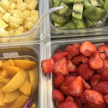 Yogurtland - Sad strawberries and hard as rock kiwis - Ice Cream & Frozen Yogurt Near Me - Hesperia, California Yogurtland - Sad strawberries and hard as rock kiwis - Ice Cream & Frozen Yogurt Near Me - Hesperia, California