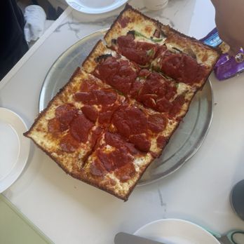 Fuji & Vi's - double pepperoni (but felt more like single pepperoni) - Pizza Near Me - Pasadena, California