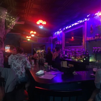 Fiona's Bar - Intimate vibes. Pretty cool! - Bars Near Me - Brooklyn, New York