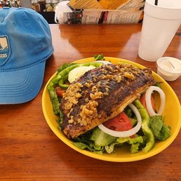 This is the house salad with galic/blackened Fish and it's absolutely delicious and so healthy! This is the house salad with galic/blackened Fish and it's absolutely delicious and so healthy!