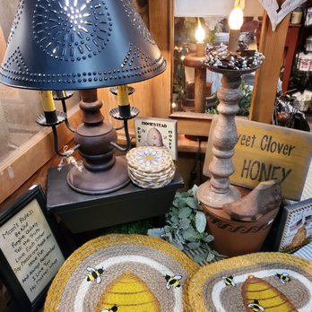 The Country Cupboard - Nice displays here - Shopping Near Me - Snohomish, Washington The Country Cupboard - Nice displays here - Shopping Near Me - Snohomish, Washington