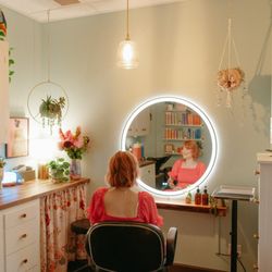 Valerie Phoenixx Salon - Salon