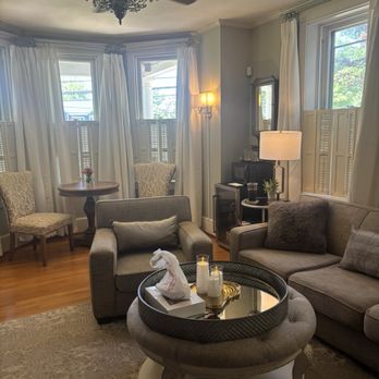 Beaver Creek Inn and Spa - Living area in suite - Bed & Breakfast Near Me - Hagerstown, Maryland