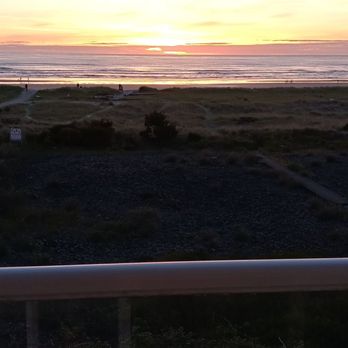 Inn at the Shore - Sunset view from room 303. - Hotels Near Me - Seaside, Oregon