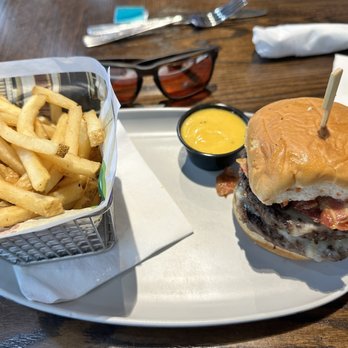 Wahlburgers - OFC burget - Burgers Near Me - Cleveland, Ohio Wahlburgers - OFC burget - Burgers Near Me - Cleveland, Ohio