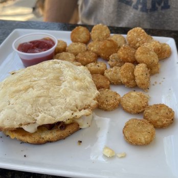 Finley's Round Rock - Sad sandwich and mediocre tater tots - Bars Near Me - Round Rock, Texas Finley's Round Rock - Sad sandwich and mediocre tater tots - Bars Near Me - Round Rock, Texas