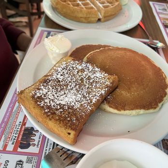 Stafford Diner - Deluxe breakfast - Diners Near Me - Manahawkin, New Jersey