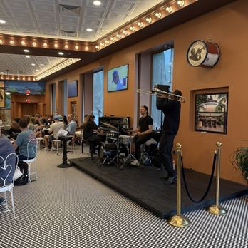 Cafe Beignet, Sheraton - Live band - Coffee & Tea Near Me - New Orleans, Louisiana