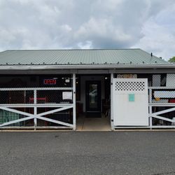 Adamstown Antique Mall - Storefront.