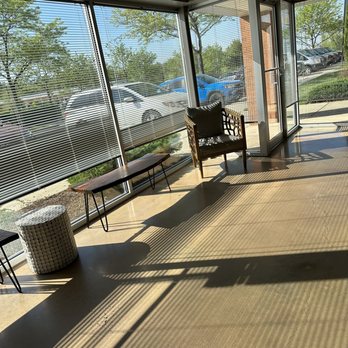 Warm & Fuzzy Veterinary Center - Waiting area - Veterinarians Near Me - Middle River, Maryland