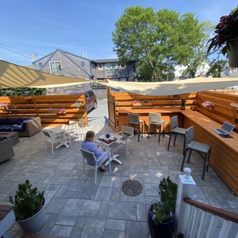 Brasswood Inn - Breakfast in the courtyard - Hotels Near Me - Provincetown, Massachusetts Brasswood Inn - Breakfast in the courtyard - Hotels Near Me - Provincetown, Massachusetts