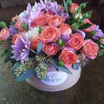 Becca's Floral Deisgns - Spring hatbox - Floral Designers Near Me