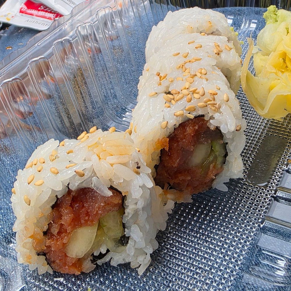 Sushi 661 - Spicy tuna cut roll - Sushi Bars Near Me - Santa Clarita, California