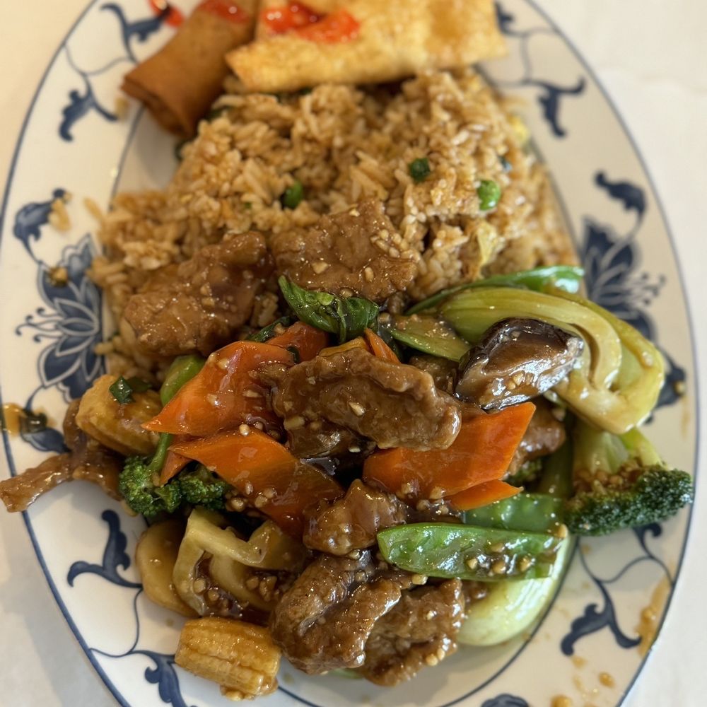 Amazing Kitchen - Beef with Vegetables - Chinese Near Me - Tracy, California