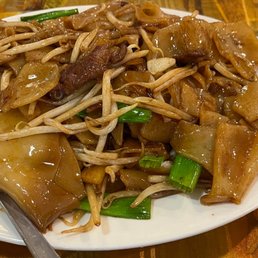 Beef on rice noodles Beef on rice noodles