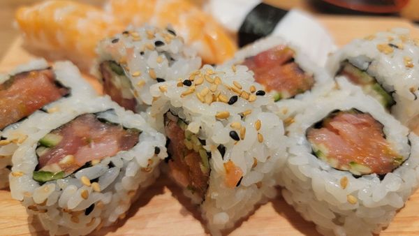 Sushi Tomi by null