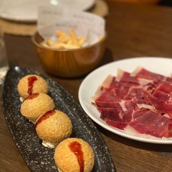 Cvm Laude - Jamon ibérico de bellota 75% (Acorn-fed Iberian ham 75%)
