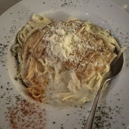 Fettuccini Alfredo w chicken Fettuccini Alfredo w chicken