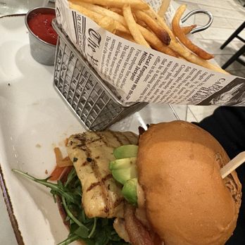 Poppy's Restaurant - American Near Me - Anaheim, California