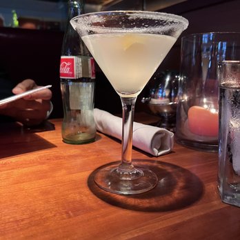 Houston's Restaurant - Lemon drop martini - New American Near Me - Atlanta, Georgia