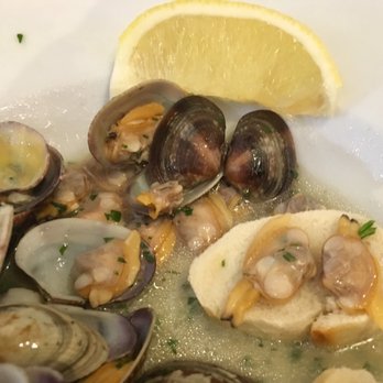 Al Graspo de Ua - Sautéed Clams in wine - perfection - Venetian Near Me - Venezia, VE Al Graspo de Ua - Sautéed Clams in wine - perfection - Venetian Near Me - Venezia, VE