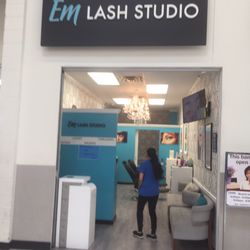 EM LASH STUDIO - Store front