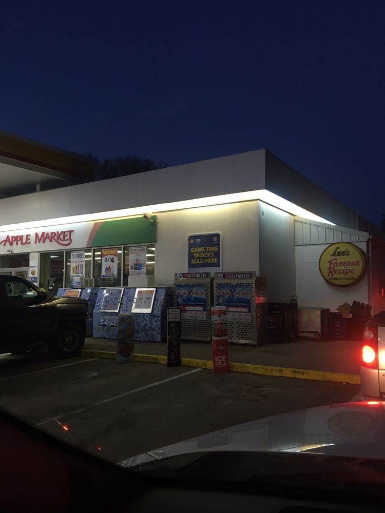 Lee's Famous Recipe Chicken Logo