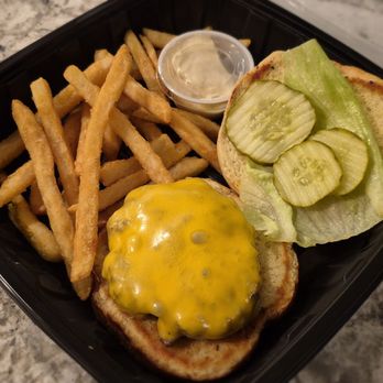 Froggy & Jeffro's - Cheeseburger with fries - Beer Bar Near Me - Spring Hill, Tennessee
