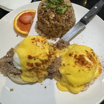 Sweet E's Cafe - Kahlua Pork Benedict - Cafes Near Me - Honolulu, Hawaii