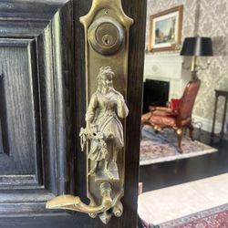 Locksmith Boys - Repaired an antique front door lock, restoring smooth operation while preserving the original hardware.