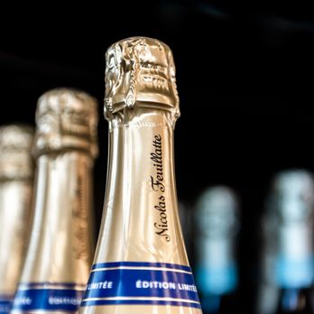 Hollywood Beverage - a row of bottles of champagne - Beer, Wine & Spirits Near Me - Gladstone, Oregon Hollywood Beverage - a row of bottles of champagne - Beer, Wine & Spirits Near Me - Gladstone, Oregon