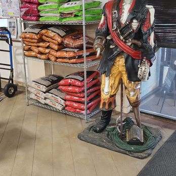 Groomer's Seafood - Zombie pirate decoration - Seafood Markets Near Me - San Antonio, Texas