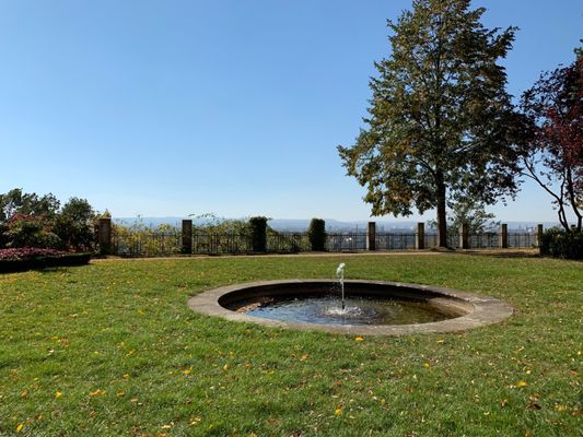 Photo of Hotel Schloss Eckberg - Dresden, SN, DE. Garten hinter der Terrasse