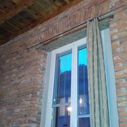 In Centro - Very pretty brick walls and wooden beam ceiling