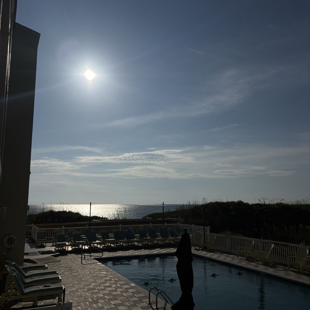 Surf Side Hotel - Outdoor Pool - Hotels Near Me - Nags Head, North Carolina
