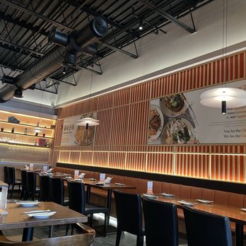 Spice 24 - Interior - Chinese Near Me - Edison, New Jersey