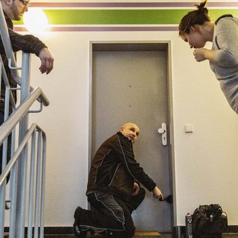 Sicherheitstechnik Haus Service - zugezogene Wohnungstüren lassen sich erfahrungsgemäß mit Spezialwerkzeug ohne jegliche Beschädigungen super schnell öffnen für nur 50,-€ - Keys & Locksmiths Near Me - Berlin, BE Sicherheitstechnik Haus Service - zugezogene Wohnungstüren lassen sich erfahrungsgemäß mit Spezialwerkzeug ohne jegliche Beschädigungen super schnell öffnen für nur 50,-€ - Keys & Locksmiths Near Me - Berlin, BE