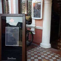 Chows Restaurant